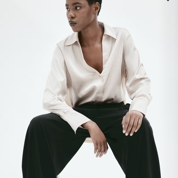 H&M V-Neck Blouse - Picture 2 of 6